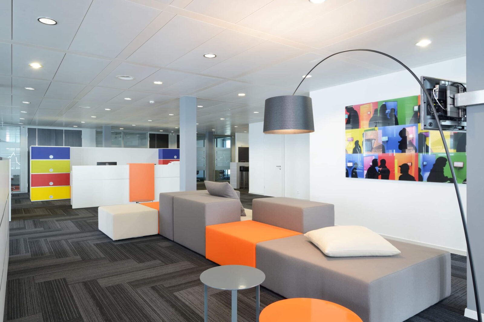 NMB Design a eu le plaisir de collaborer avec un des architectes les plus renommé de Genève pour l’élaboration du projet et la fourniture du mobilier de la Société Financière dans une des adresses les plus convoitée de Genève. Projet : 2000 m2 sur 2 étages.