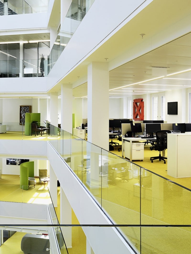 Partenaire depuis de nombreuses années, NMB Design a eu le plaisir de sélectionner et de fournir l’ensemble du mobilier pour l’aménagement du très soigné et contemporain siège social de la Banque Syz à Genève. Projet : 200 places de travail sur 4500 m2.